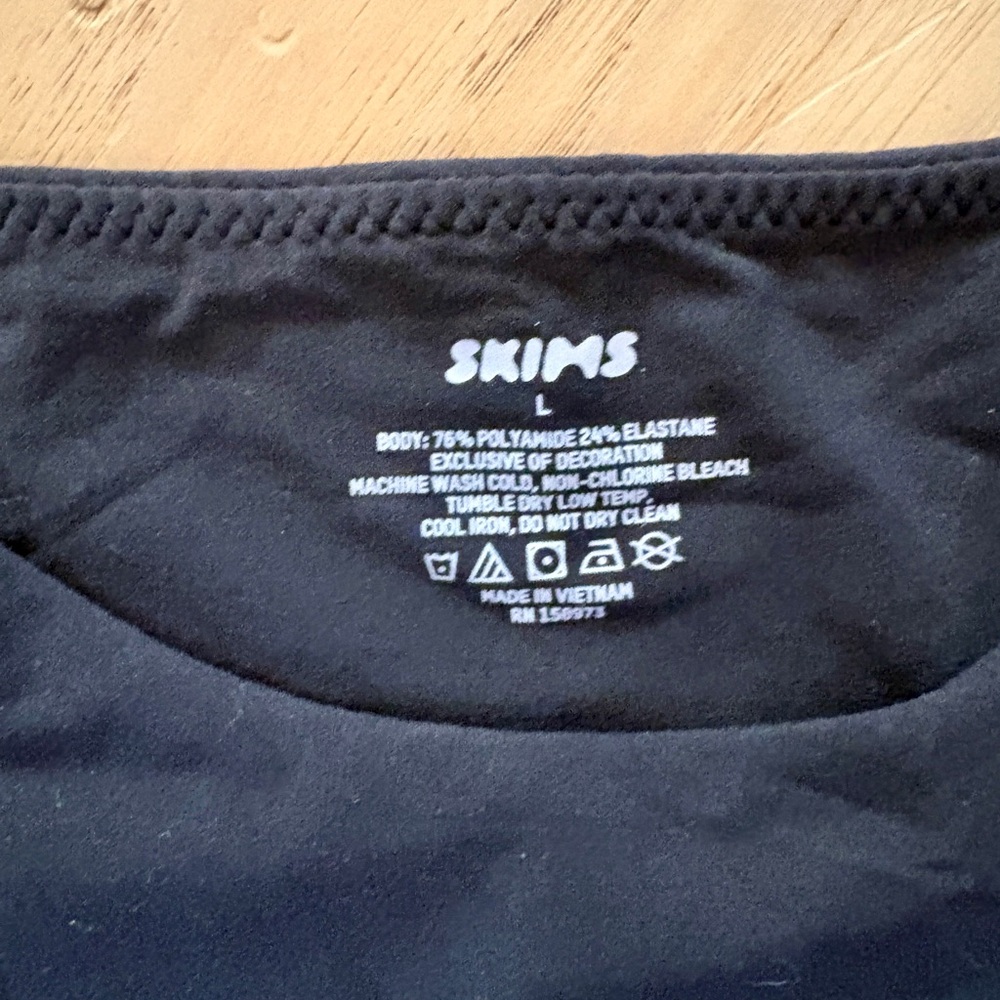 SKIMS Black Scoop Neck Bodysuit - Picture 3 of 4